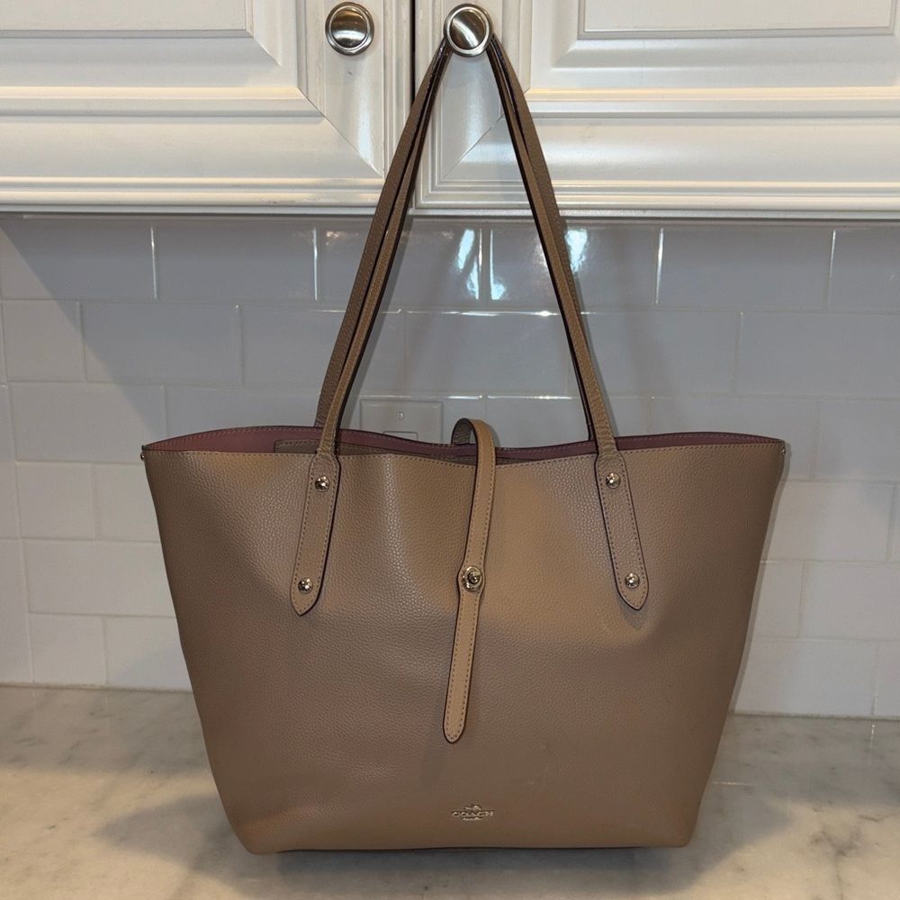 COACH Purse Bag Market Tote Polished Pebble Leather Turnlock Taupe Neutral - Picture 1 of 16